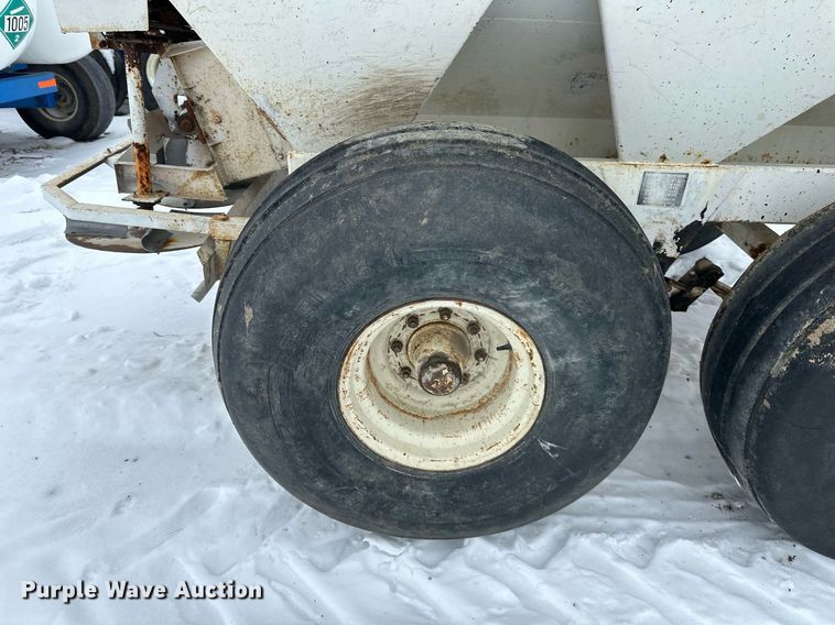 image for item NL9353 Willmar  600 spreader