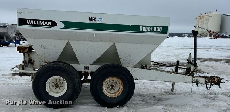 image for item NL9354 Willmar Super 600 spreader