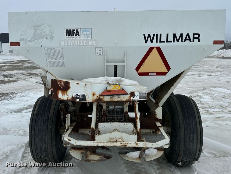 image for item NL9354 Willmar Super 600 spreader