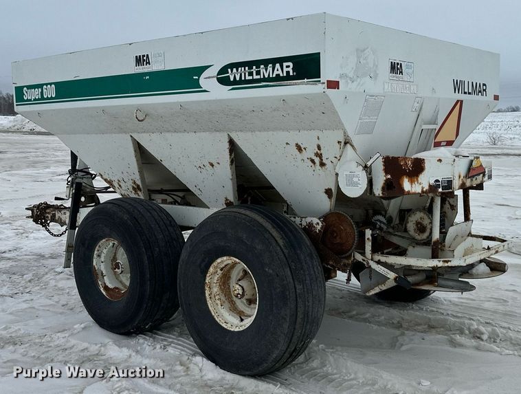 image for item NL9354 Willmar Super 600 spreader