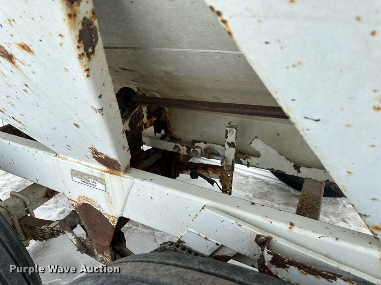 image for item NL9354 Willmar Super 600 spreader