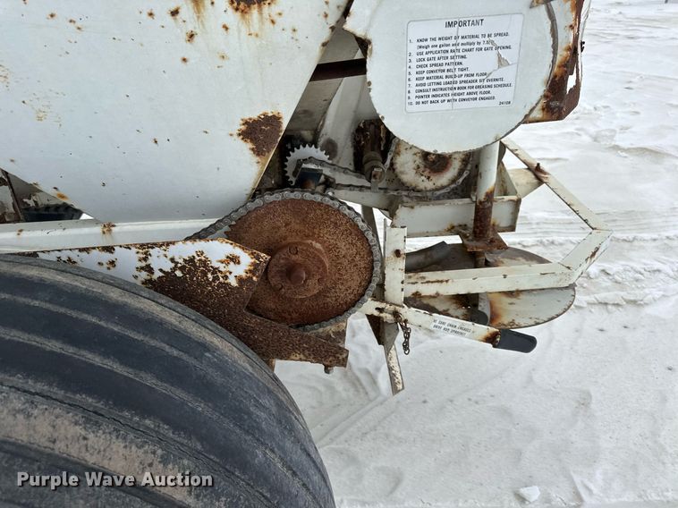 image for item NL9354 Willmar Super 600 spreader