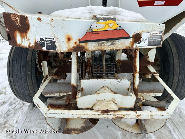 image for item NL9354 Willmar Super 600 spreader