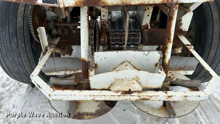 image for item NL9354 Willmar Super 600 spreader