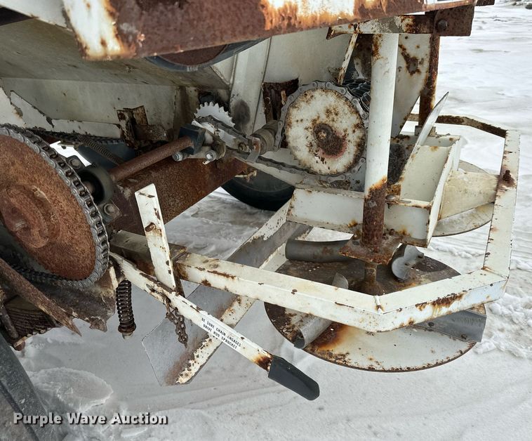 image for item NL9354 Willmar Super 600 spreader