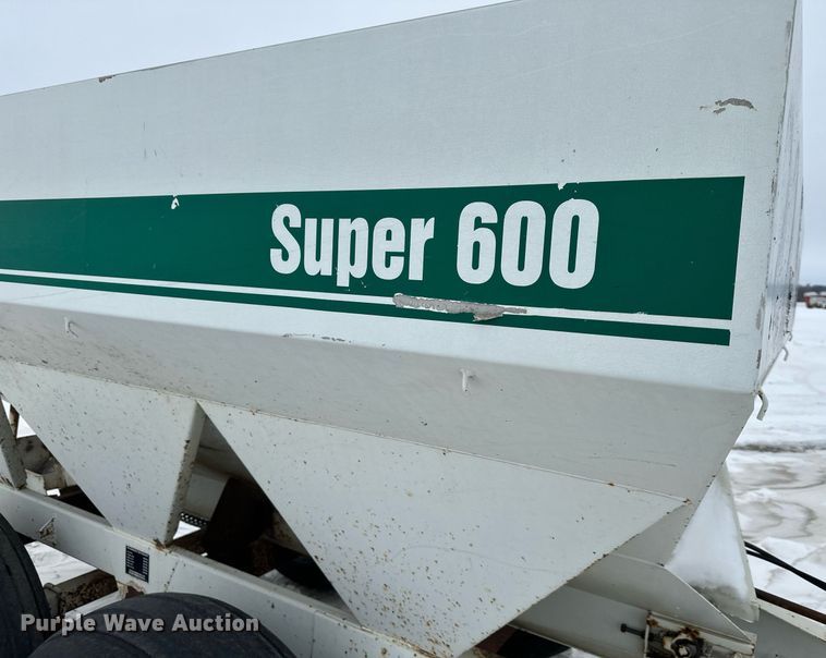 image for item NL9354 Willmar Super 600 spreader