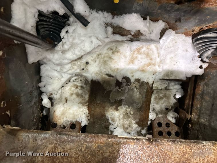 image for item NL9355 2000 Bobcat 873 skid steer loader