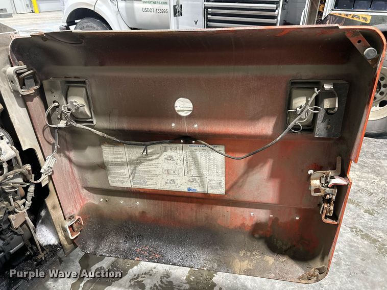 image for item NL9355 2000 Bobcat 873 skid steer loader