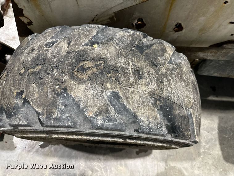 image for item NL9355 2000 Bobcat 873 skid steer loader