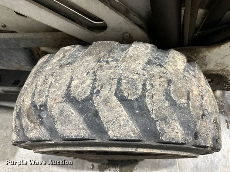 image for item NL9355 2000 Bobcat 873 skid steer loader