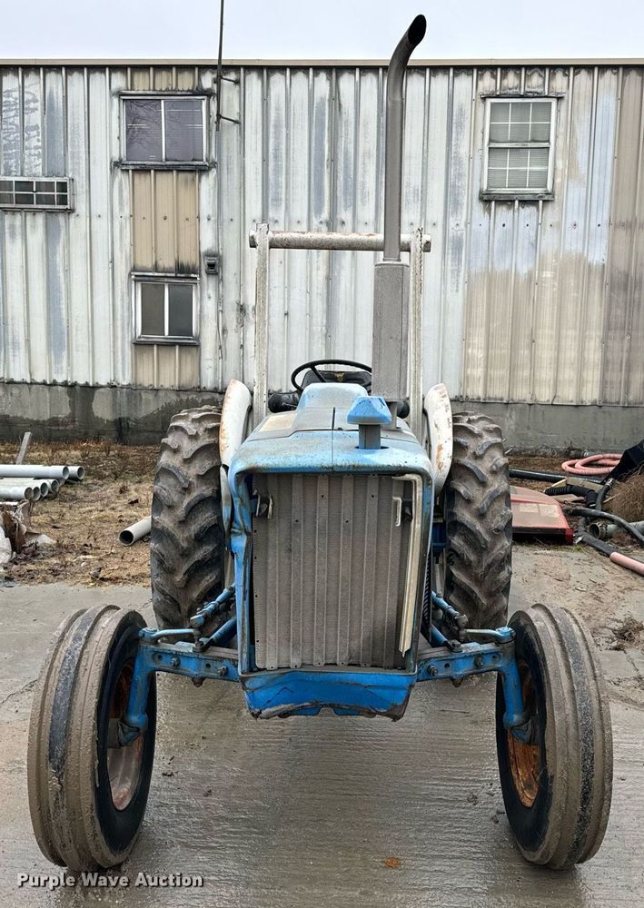 image for item NM9241 1981 Ford 2600 tractor