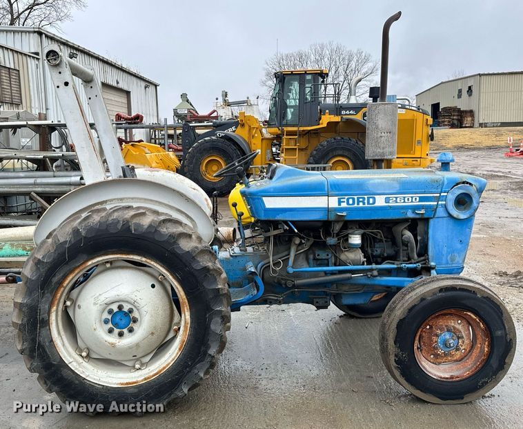 image for item NM9241 1981 Ford 2600 tractor