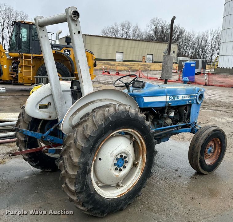 image for item NM9241 1981 Ford 2600 tractor