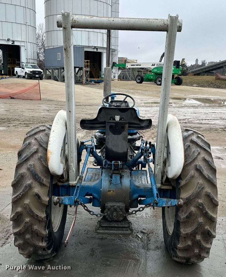 image for item NM9241 1981 Ford 2600 tractor