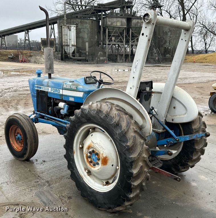 image for item NM9241 1981 Ford 2600 tractor