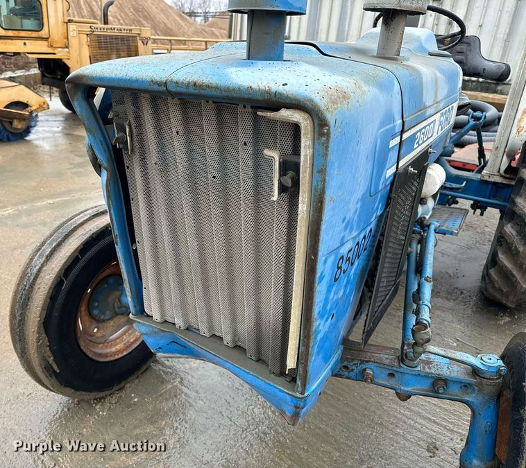 image for item NM9241 1981 Ford 2600 tractor