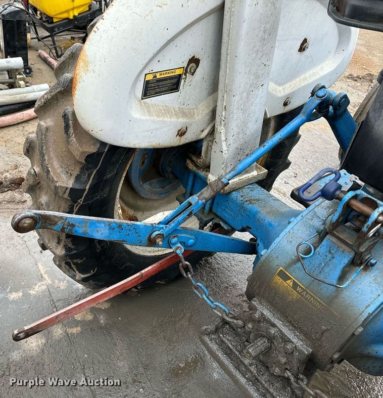 image for item NM9241 1981 Ford 2600 tractor