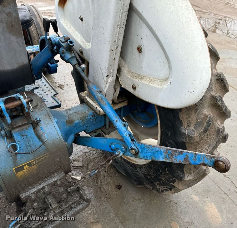 image for item NM9241 1981 Ford 2600 tractor