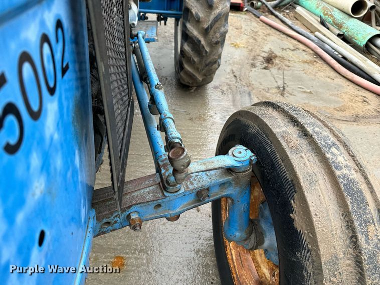 image for item NM9241 1981 Ford 2600 tractor