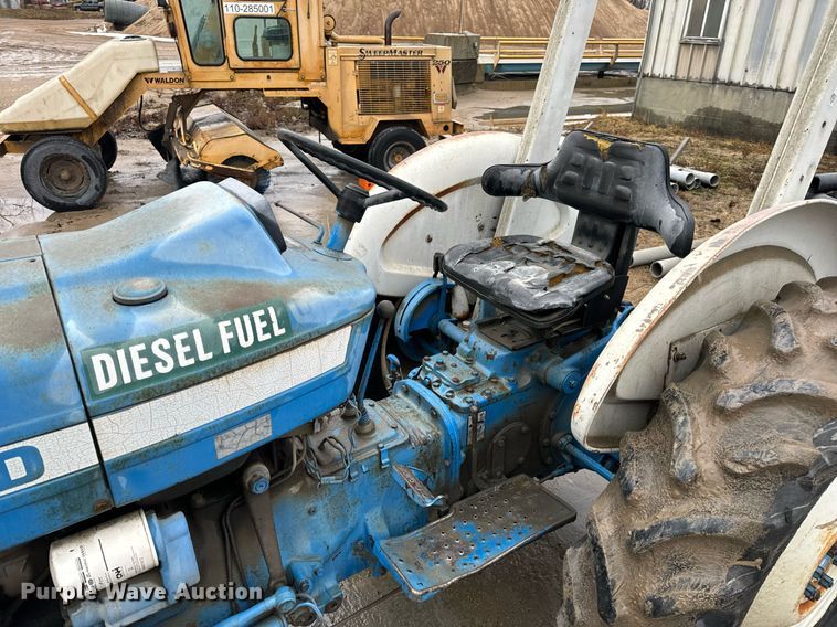 image for item NM9241 1981 Ford 2600 tractor