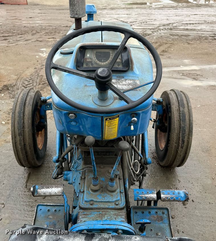 image for item NM9241 1981 Ford 2600 tractor