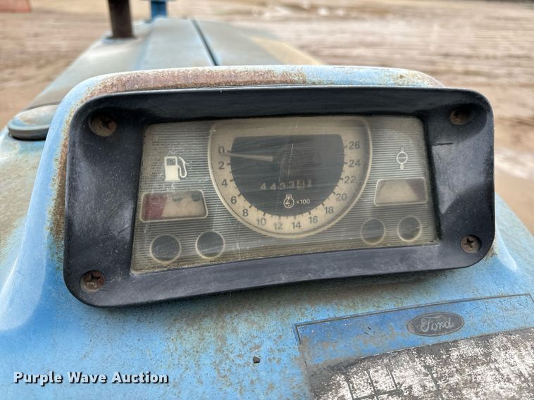 image for item NM9241 1981 Ford 2600 tractor