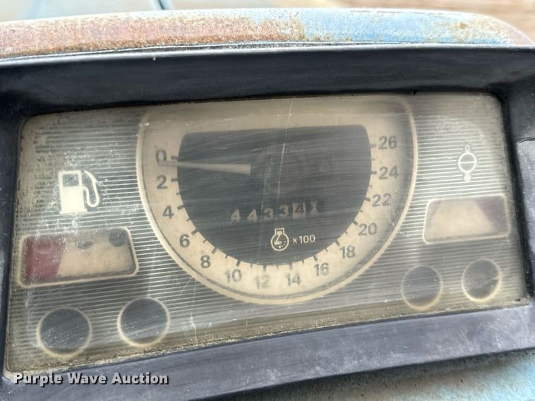 image for item NM9241 1981 Ford 2600 tractor