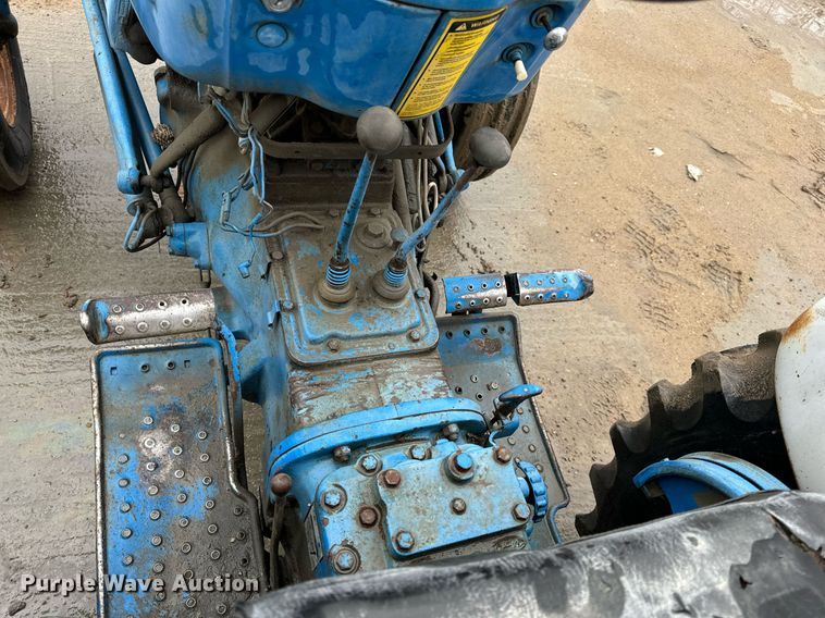 image for item NM9241 1981 Ford 2600 tractor