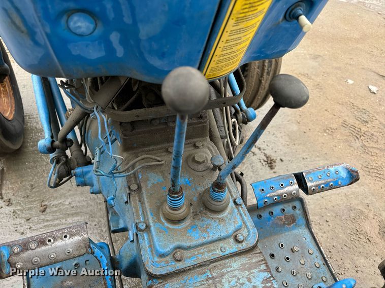 image for item NM9241 1981 Ford 2600 tractor