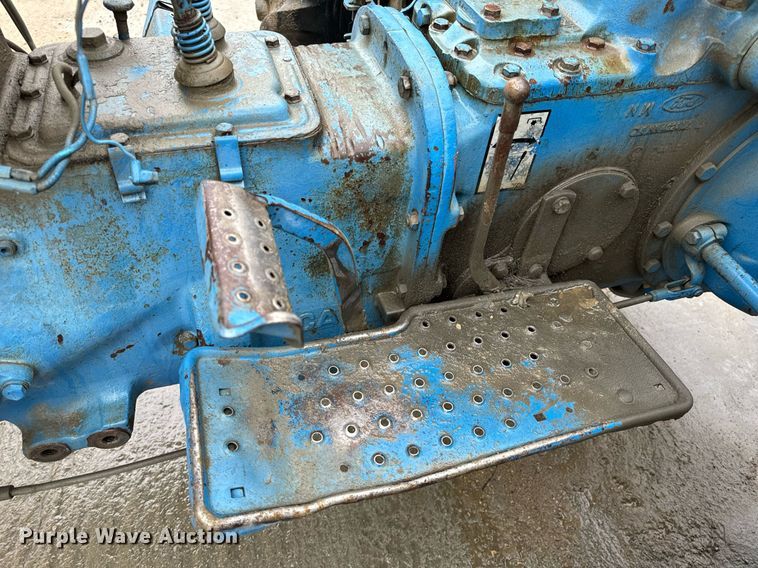 image for item NM9241 1981 Ford 2600 tractor