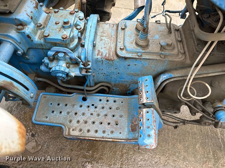 image for item NM9241 1981 Ford 2600 tractor