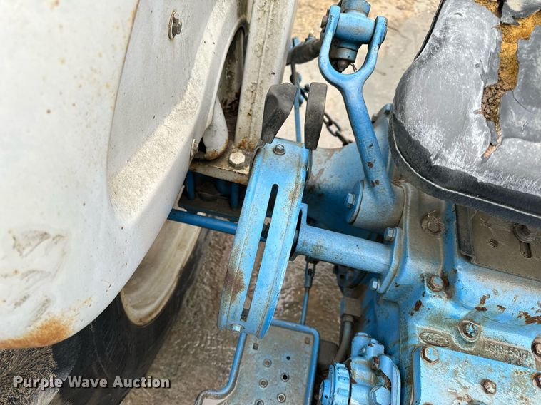 image for item NM9241 1981 Ford 2600 tractor