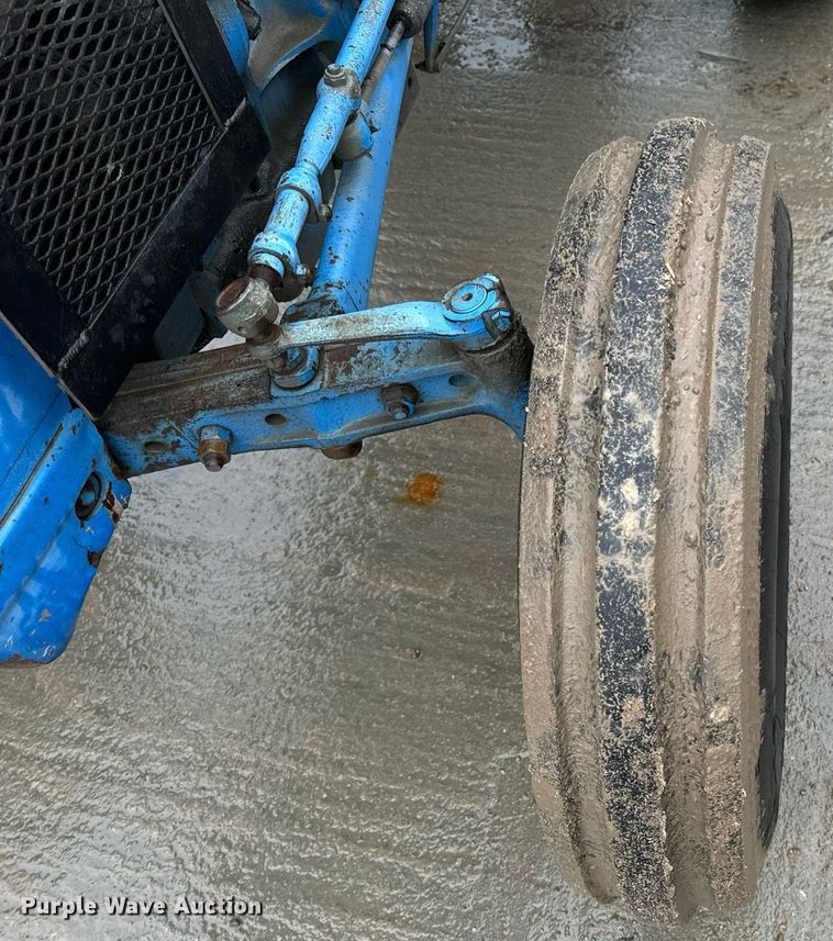 image for item NM9241 1981 Ford 2600 tractor