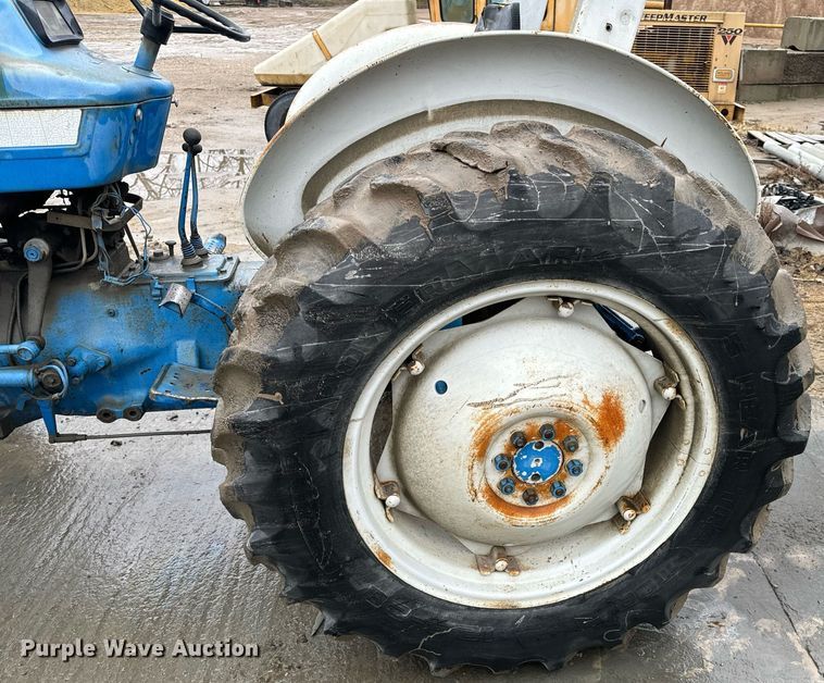 image for item NM9241 1981 Ford 2600 tractor