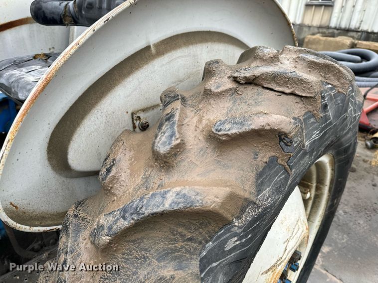 image for item NM9241 1981 Ford 2600 tractor