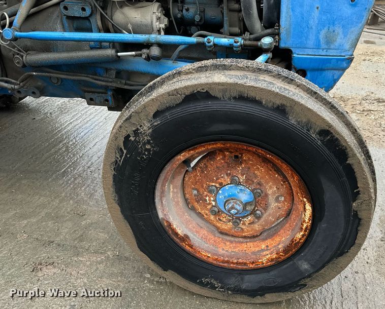 image for item NM9241 1981 Ford 2600 tractor