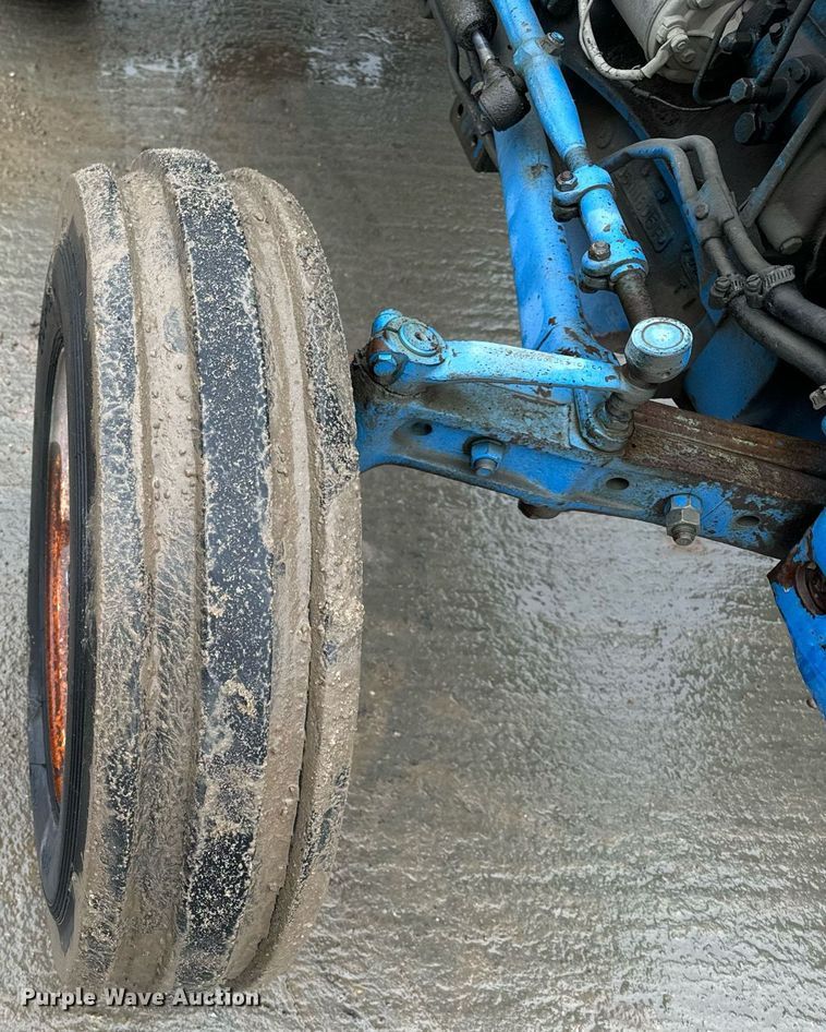 image for item NM9241 1981 Ford 2600 tractor