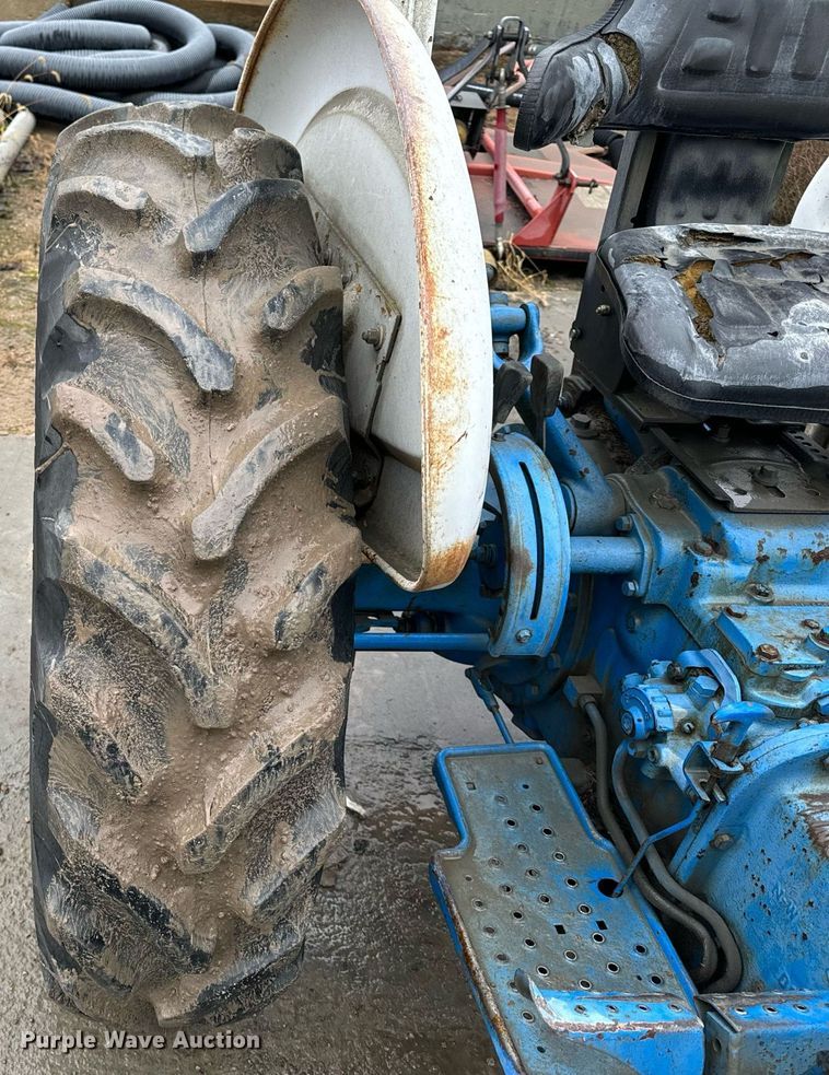 image for item NM9241 1981 Ford 2600 tractor