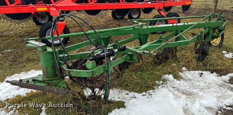 image for item NM9244 John Deere F145 four bottom plow