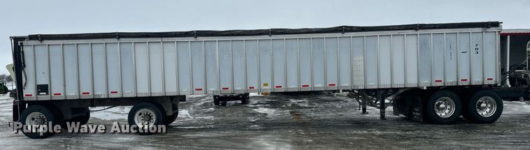 image for item NN9364 2004 Trail King live bottom trailer