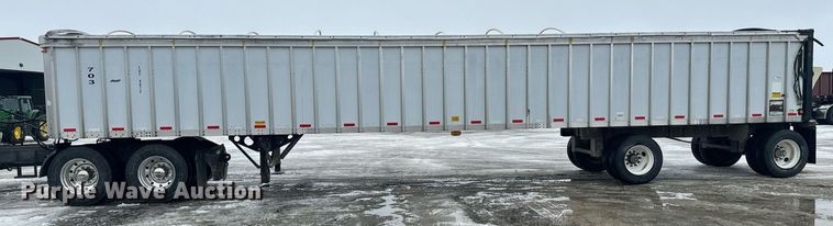 image for item NN9364 2004 Trail King live bottom trailer