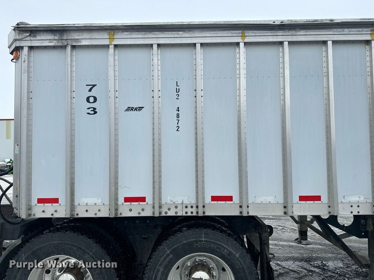 image for item NN9364 2004 Trail King live bottom trailer