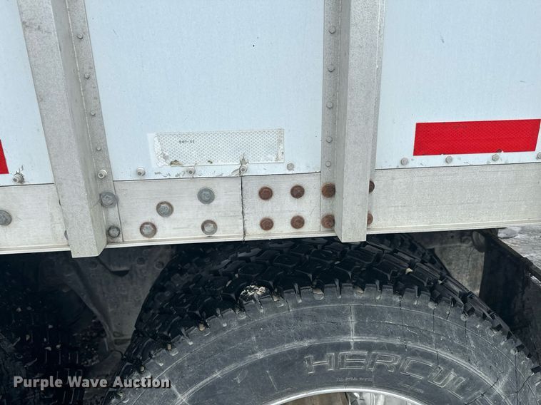 image for item NN9364 2004 Trail King live bottom trailer