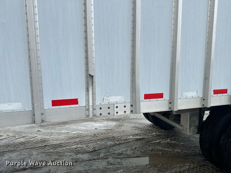 image for item NN9364 2004 Trail King live bottom trailer