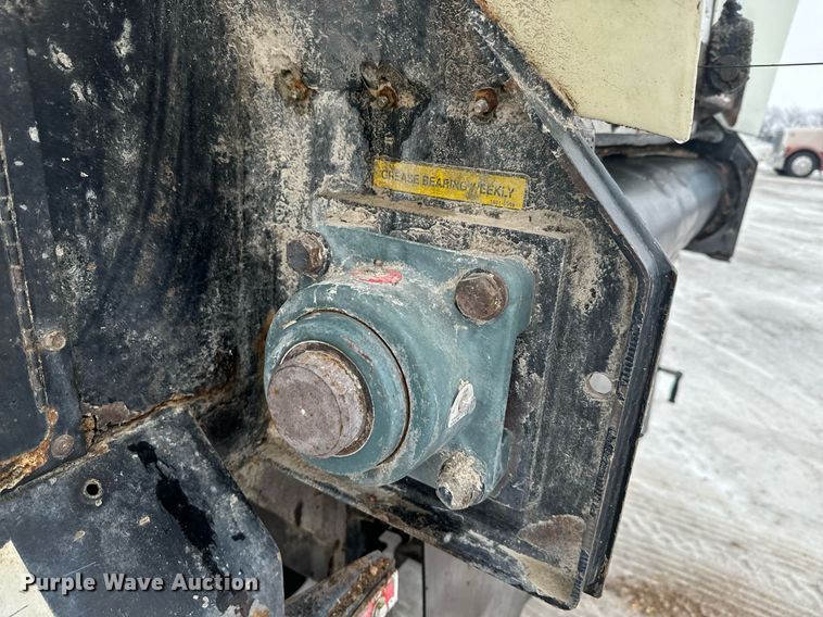 image for item NN9364 2004 Trail King live bottom trailer