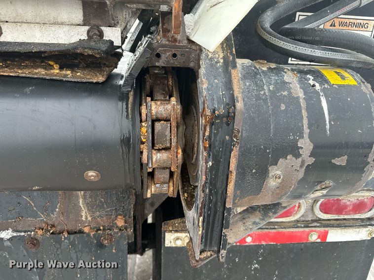 image for item NN9364 2004 Trail King live bottom trailer