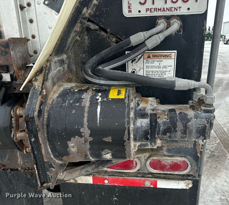 image for item NN9364 2004 Trail King live bottom trailer