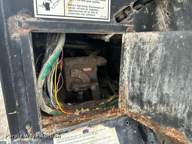 image for item NN9364 2004 Trail King live bottom trailer