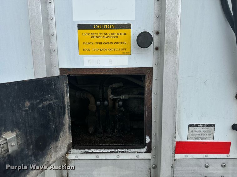 image for item NN9364 2004 Trail King live bottom trailer