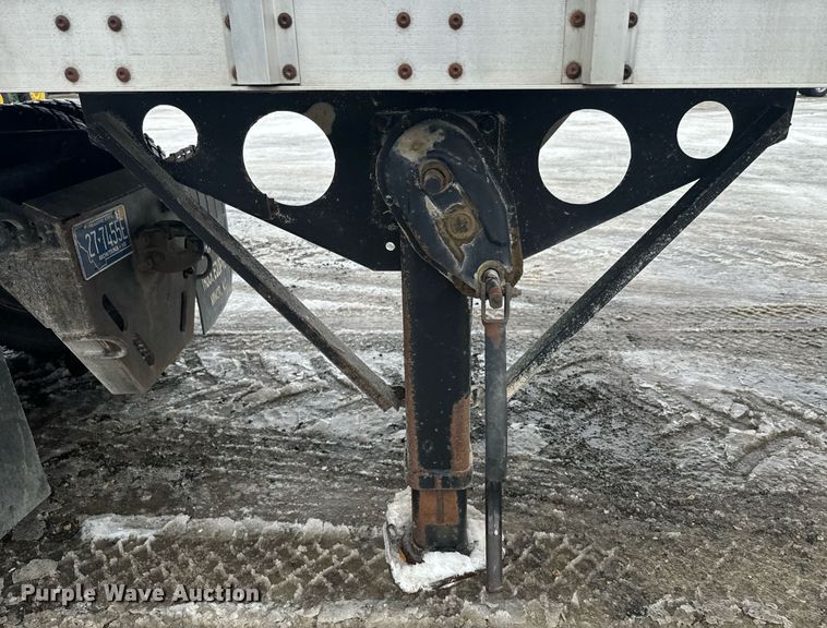 image for item NN9364 2004 Trail King live bottom trailer